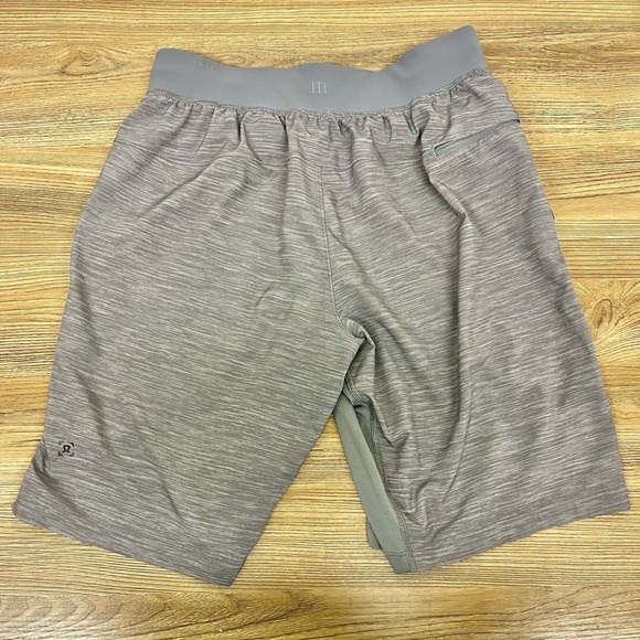 Mens Lululemon T.H.E. The Short Lineless 9" Size S - Picture 3 of 7